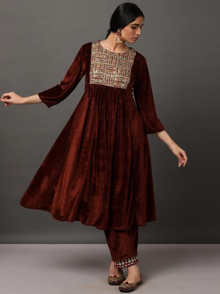 Brown Velvet Embroidery Kurta With Pant (Set of 2)