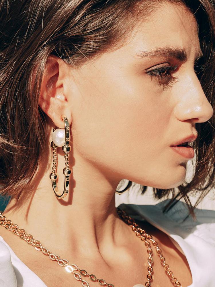 Lizzo Pearl Hoop Earrings In 18K Gold Plated