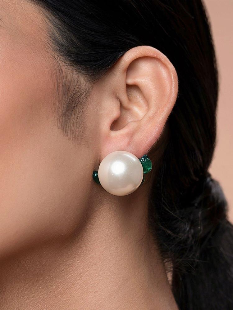 Zeenat Pearl Stud Earrings
