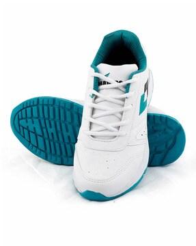 Sports Shoes with Low-top
