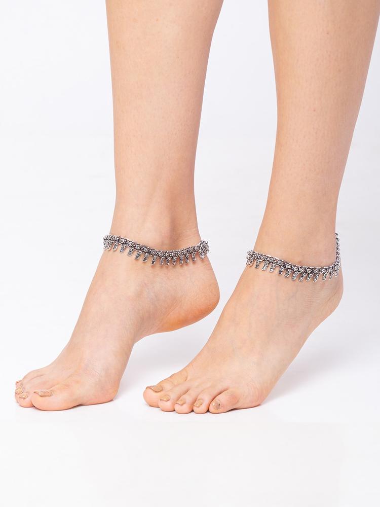 Digital Dress Room Set of 2 Silver Toned German Silver Oxidised Anklets