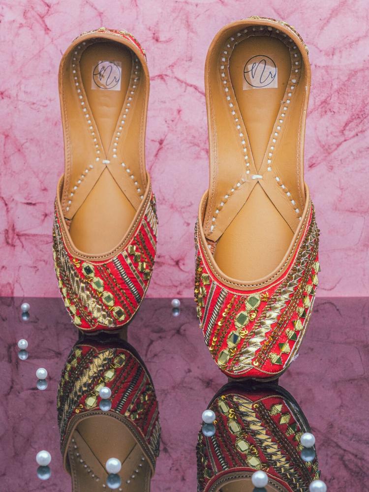 NR By Nidhi Rathi Women Embellished Ethnic Mojaris Flats