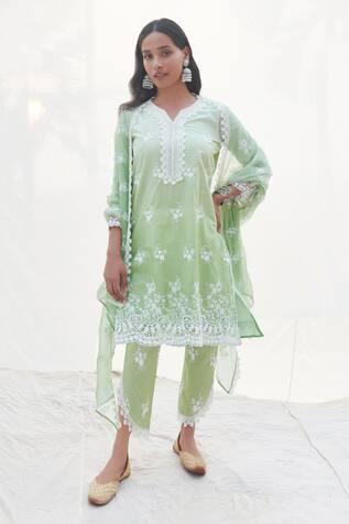Green Pure Mulmul Chapoli Ombre Floral Embroidered Kurta Pant Set