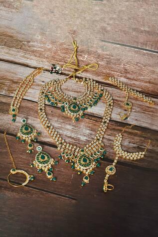 Kundan Embellished Necklace Jewellery Set