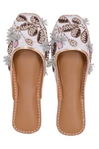 White Leather Floral Embroidered Open-back Juttis