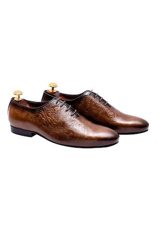 Brown Leather Graven Sleek Embossed Shoes