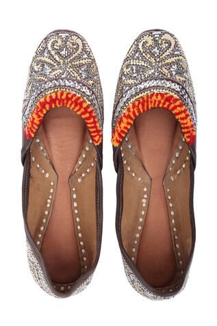 Brown Leather Embroidered Juttis